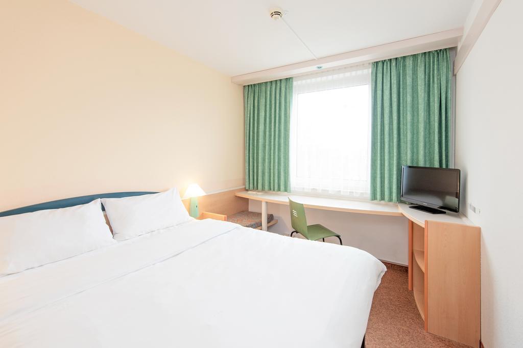 Ibis Paderborn City Екстериор снимка