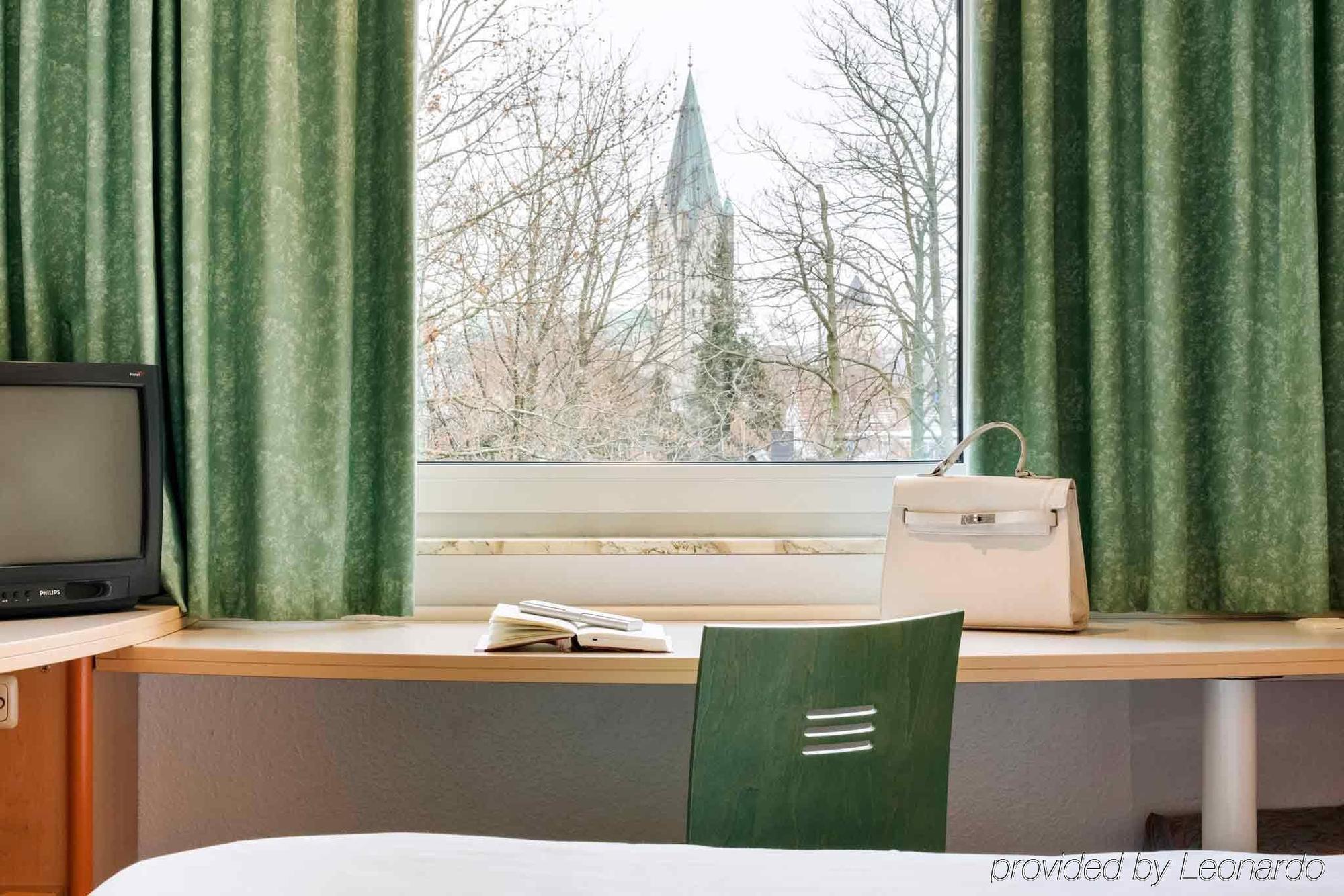 Ibis Paderborn City Екстериор снимка