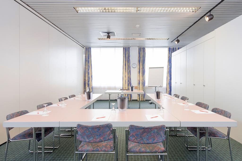 Ibis Paderborn City Екстериор снимка