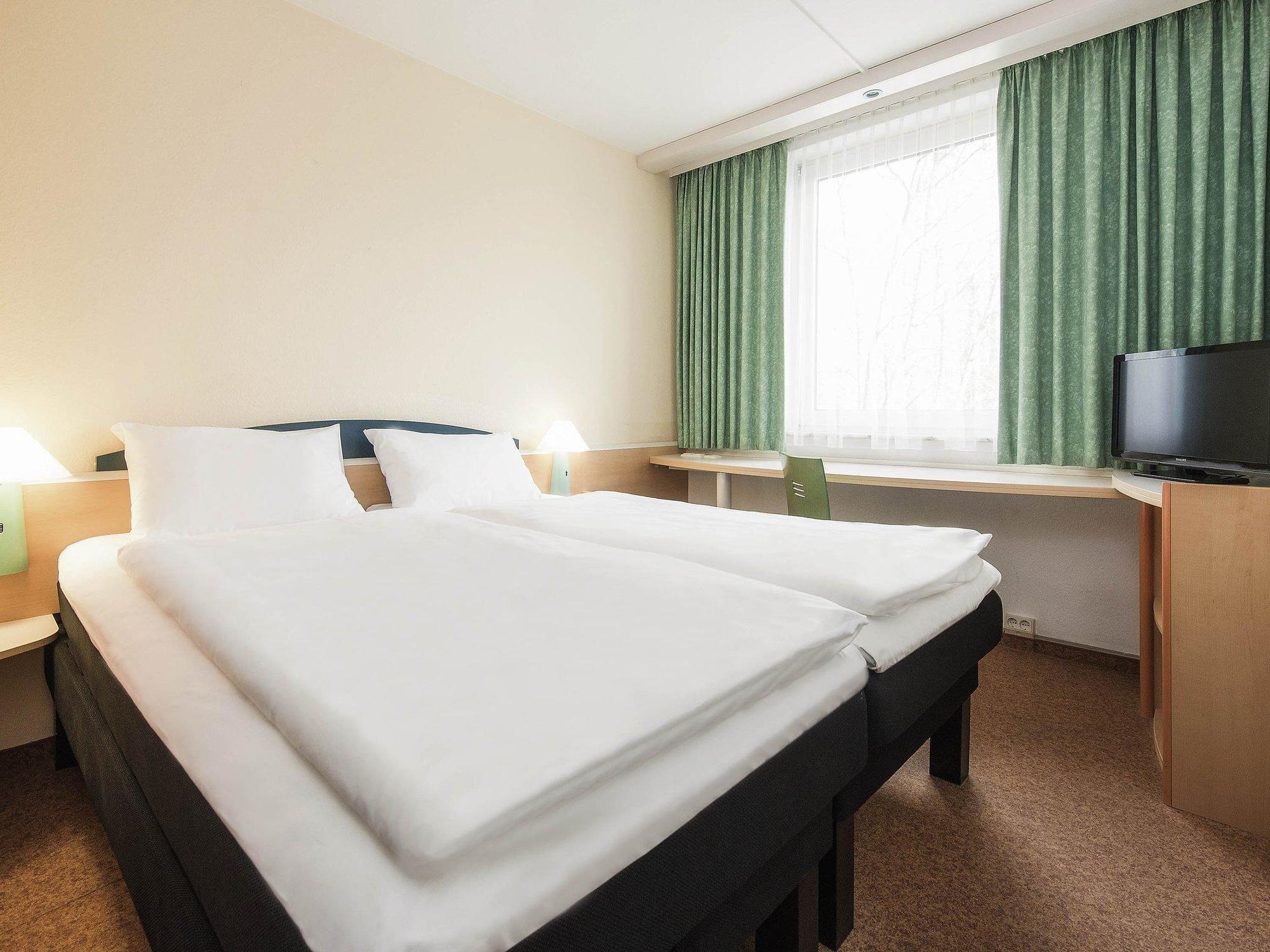 Ibis Paderborn City Екстериор снимка