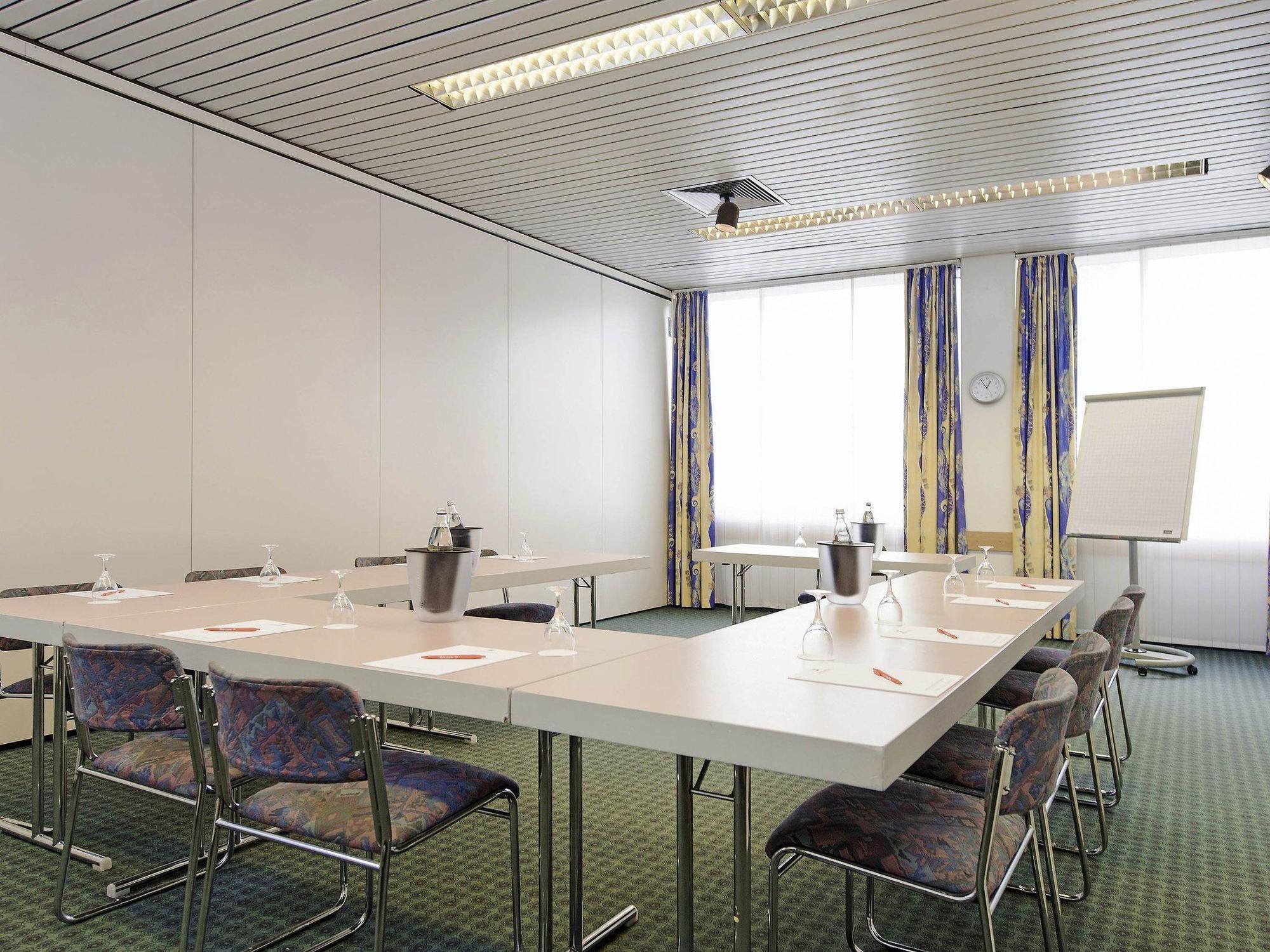 Ibis Paderborn City Екстериор снимка