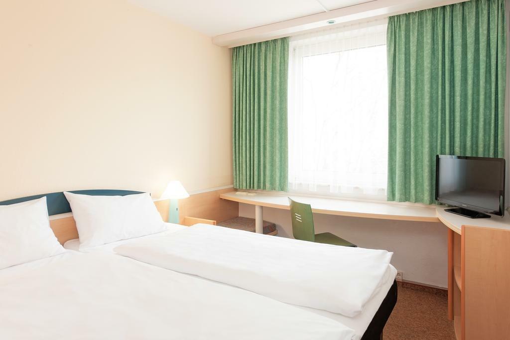 Ibis Paderborn City Екстериор снимка